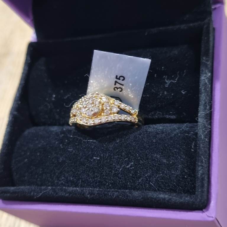 Gold 9ct Diamond cluster ring.  0.50ct. 