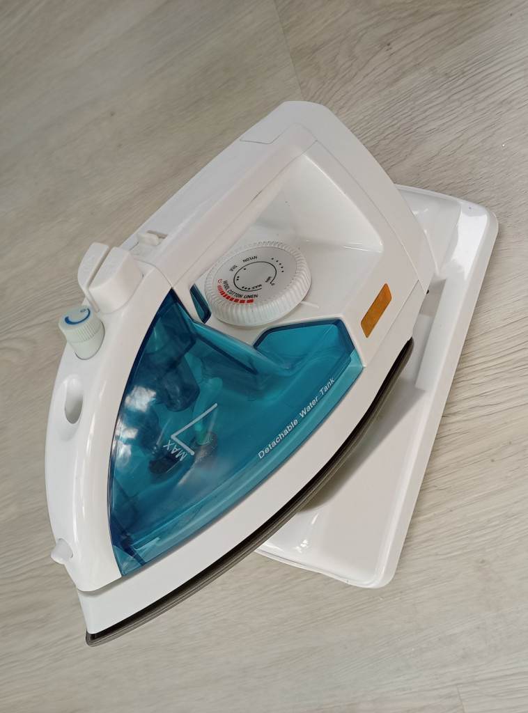 Movitex HG 328 3 cordless steam iron