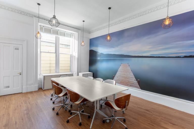 Glasgow - G3 7QL \ Customisable Office Space for Up to 10 Desks
