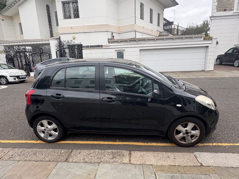toyota YARIS,2006 1.3 automatic 5 doors,drives great, great condition , 90k miles,1 year mot,2 keys 