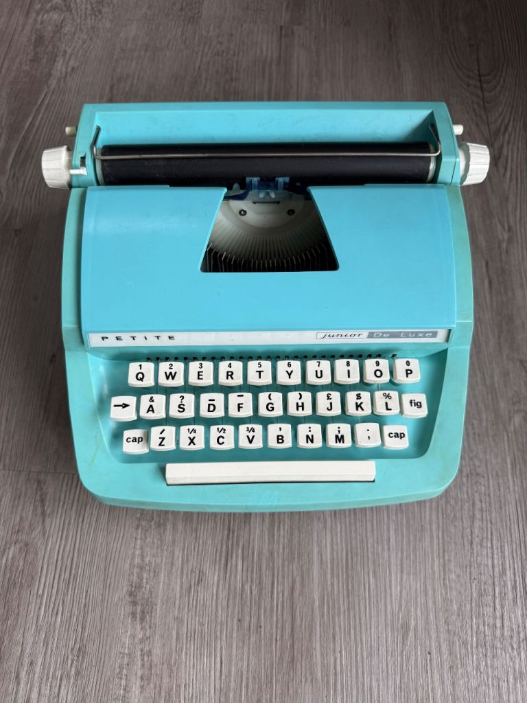 Vintage Petite junior deluxe typewriter 