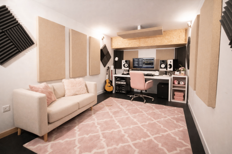 Music Studio | SoundProofed Room | Podcast to Rent In Hackney East London E9