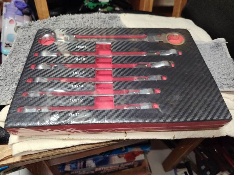 Flexible head flaring spanner set