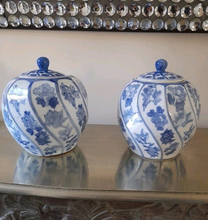 Vintage blue white ceramic pottery ginger jars home decor 