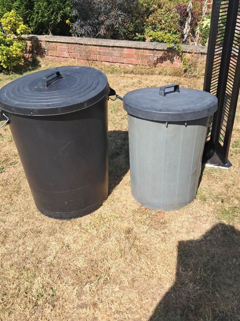Title: Set of 2 Large Plastic Garden Bins / Storage Dustbins with Lids