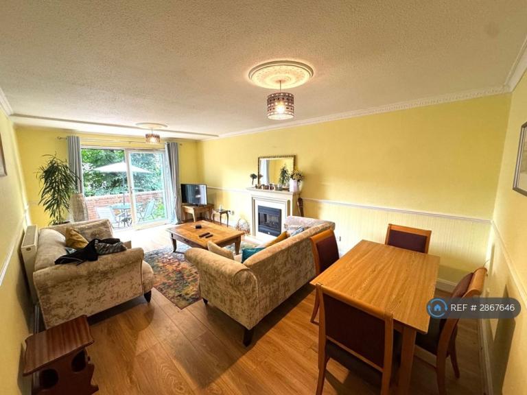 3 bedroom flat in Braid Square, Glasgow, G4 (3 bed) (#2867646)