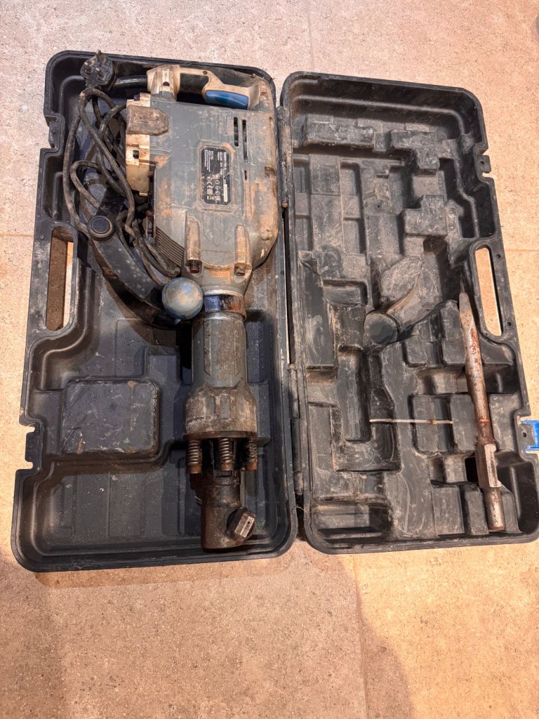 MAC ALLISTER 1700W BREAKER 