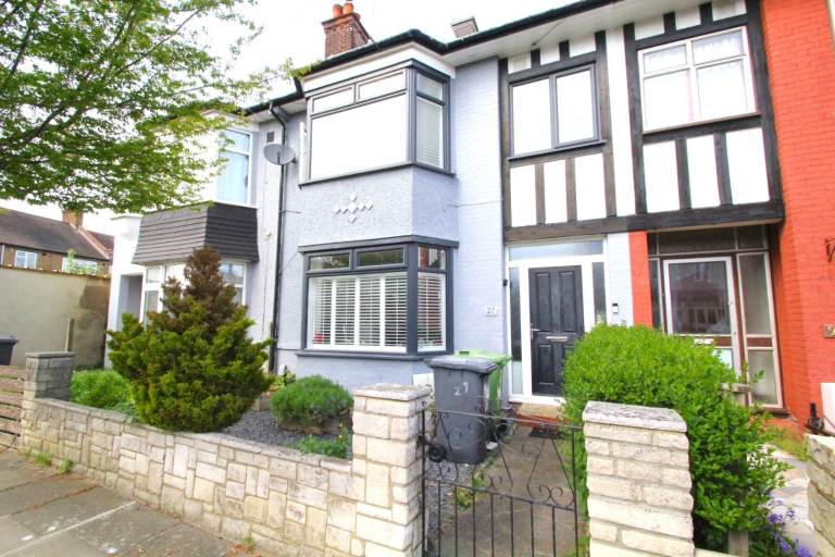 Hane Estate Agents Offer A Well Maintained 4 Bedroom Mid Terraced House Close to Downhills Park