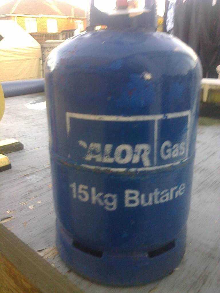 Butane bottle, Empty. CALOR GAS 15kg. Save on rental fees.