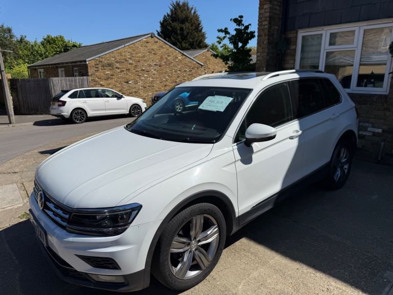 WHITE VOLKSWAGEN TIGUAN SEL 2L 