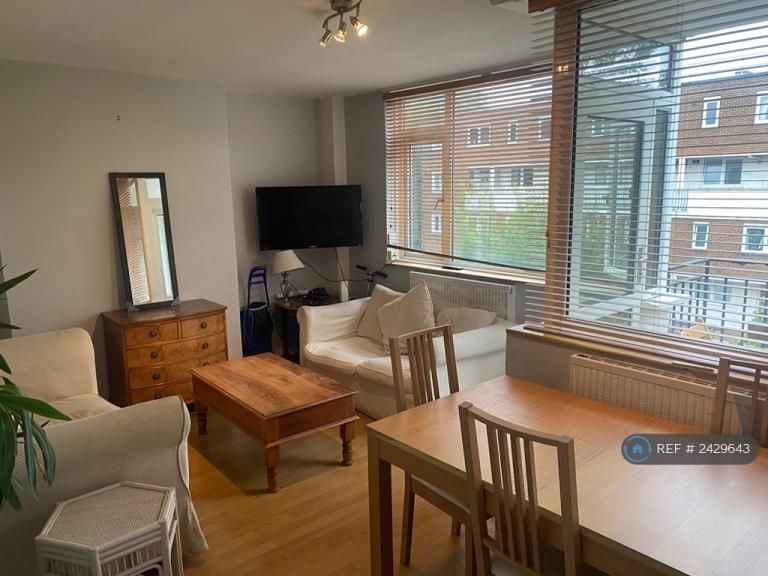 4 bedroom flat in Mcconnell House, London, SW8 (4 bed) (#2429643)