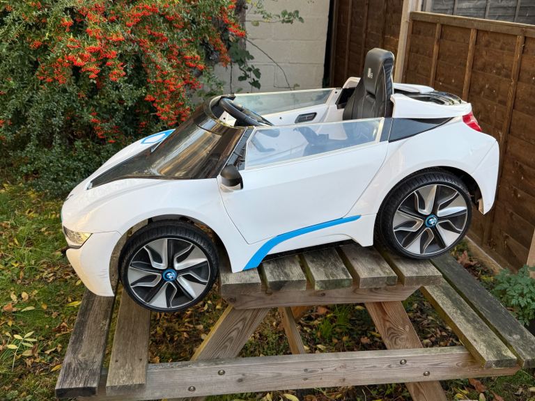  BMW i8 Concept Spyder kids electric car