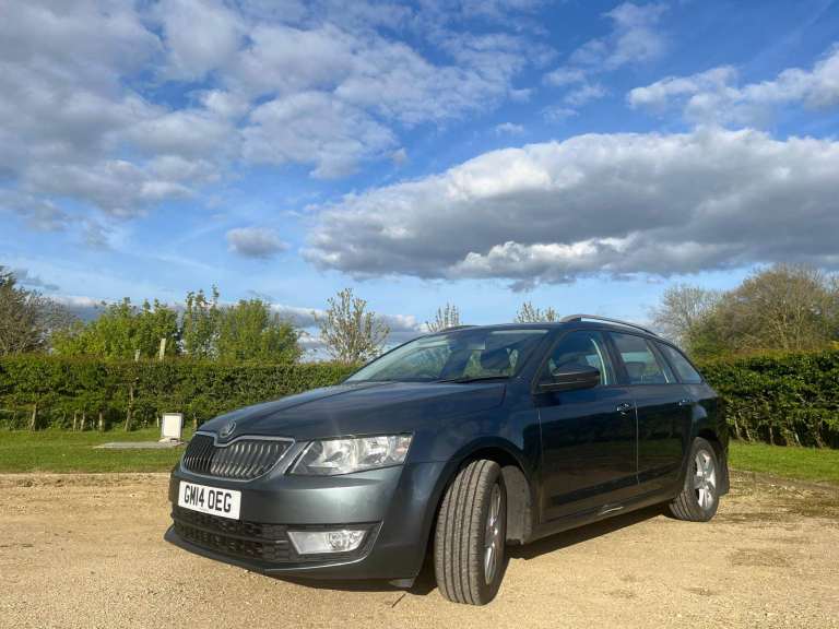 Skoda Octavia SE TSI estate Elegance, 2014, Manual, Petrol + detachable towbar £35 Tax