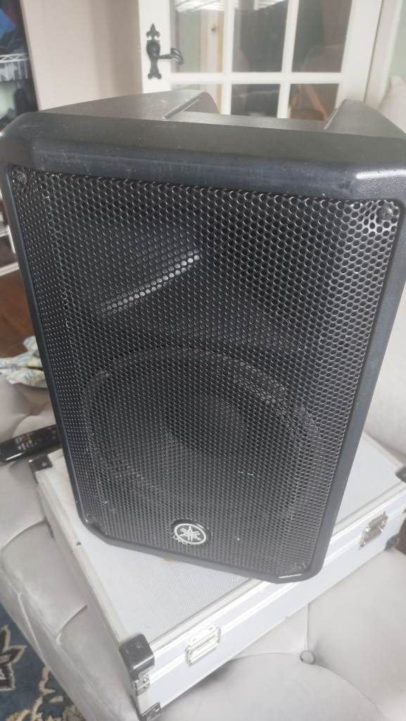 Yamaha DBR10 powered PA speaker
