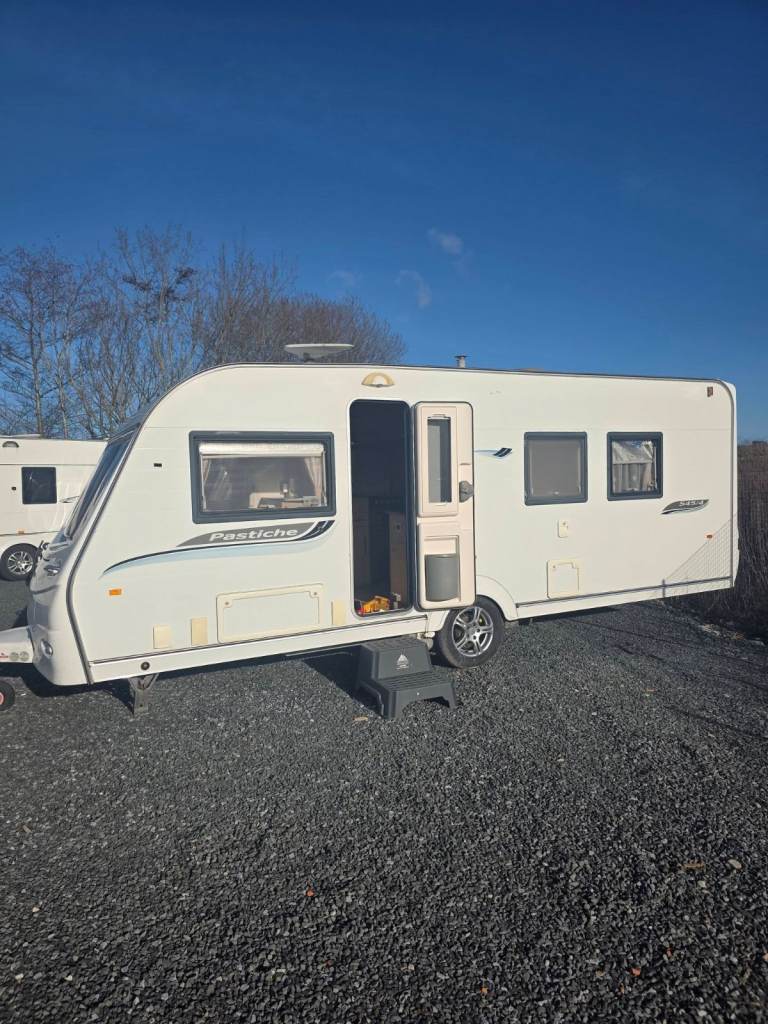 2010 Coachman Pastiche 545/4 – Island Bed 4 Berth Caravan – Excellent Condition - Motor mover