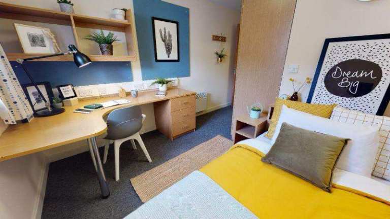 ENSUITE ROOM AVAILABLE – 5 MIN WALK TO THE UNIVERSITY OF LANCASHIRE | IMMEDIATE MOVE-IN