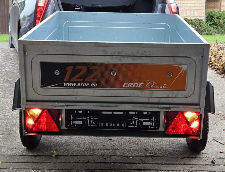 Erde 122 Trailer
