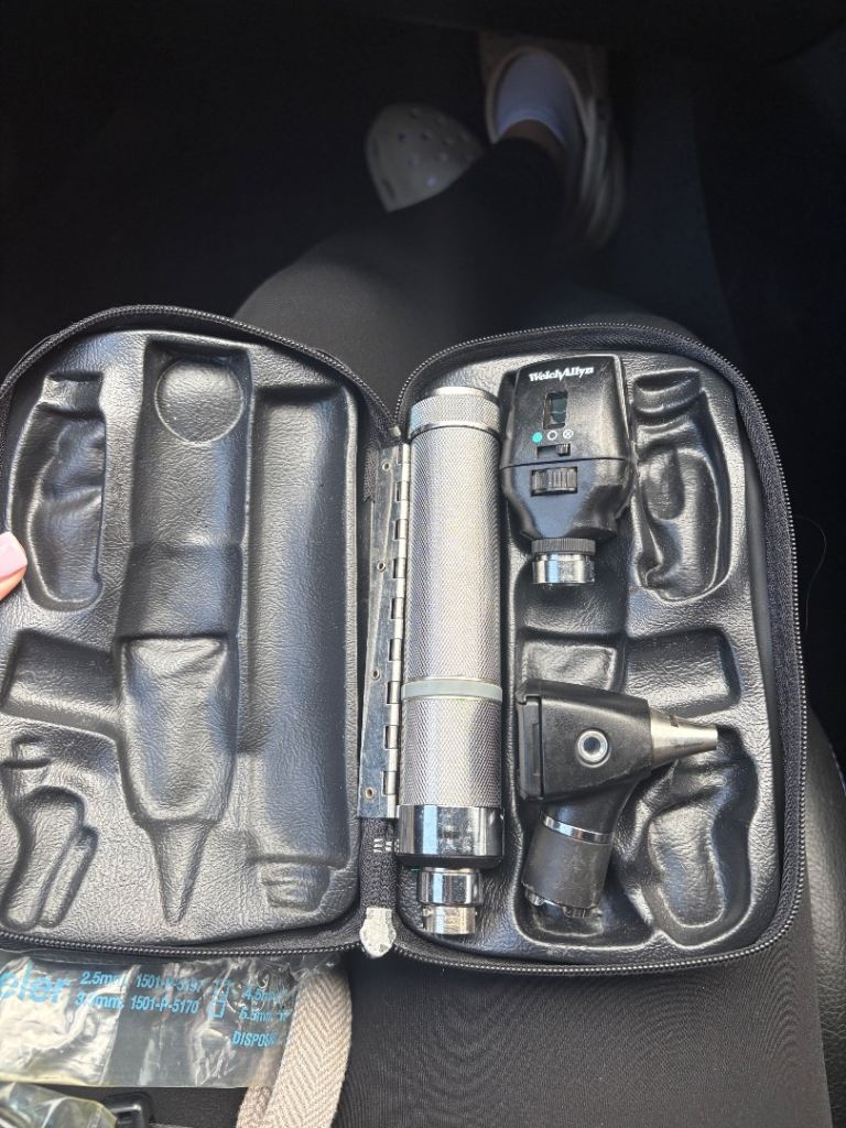 Welch Allyn Diagnostic Set - Otoscope & Ophthalmoscope with Handle & Case