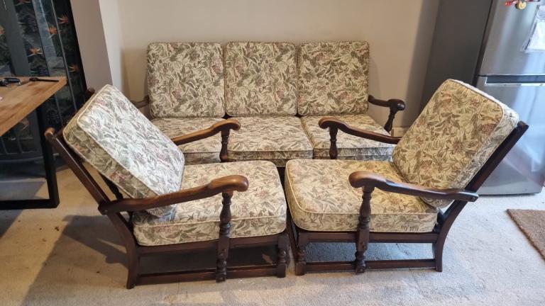 Ercol Vintage Sofa and Armchairs Suite – Good Condition