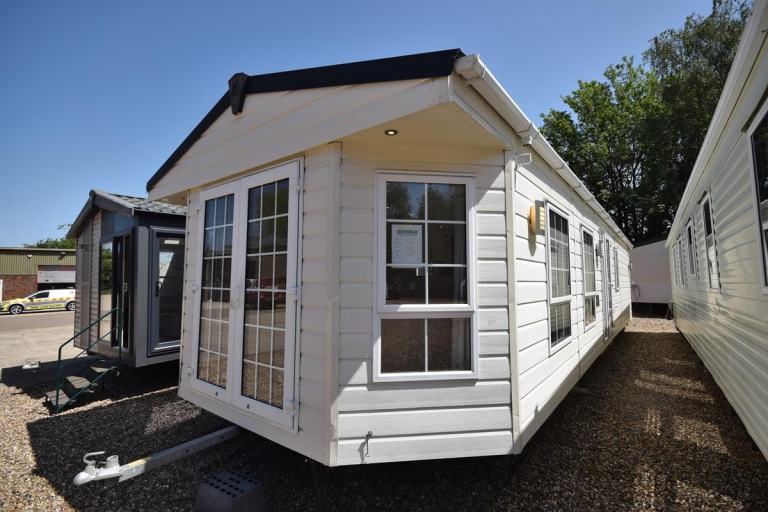 2018 Delta Oakwood Lodge 40x13 | 2 bed Static Caravan | ALL ELECTRIC | OFF SITE