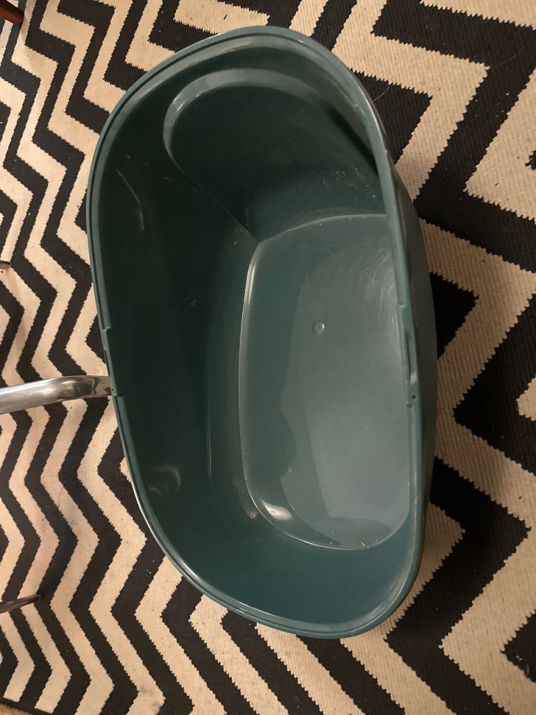Cat litter box