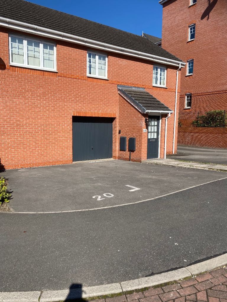 2 bedroom house to let in cw1