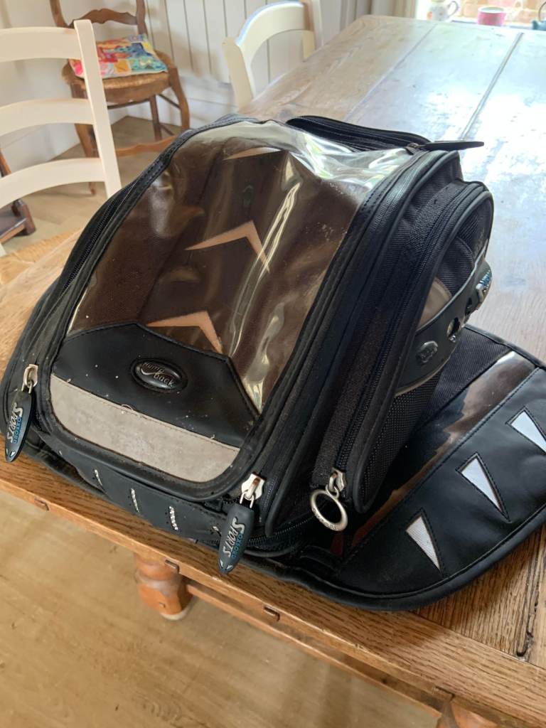 Magnetic tank bag