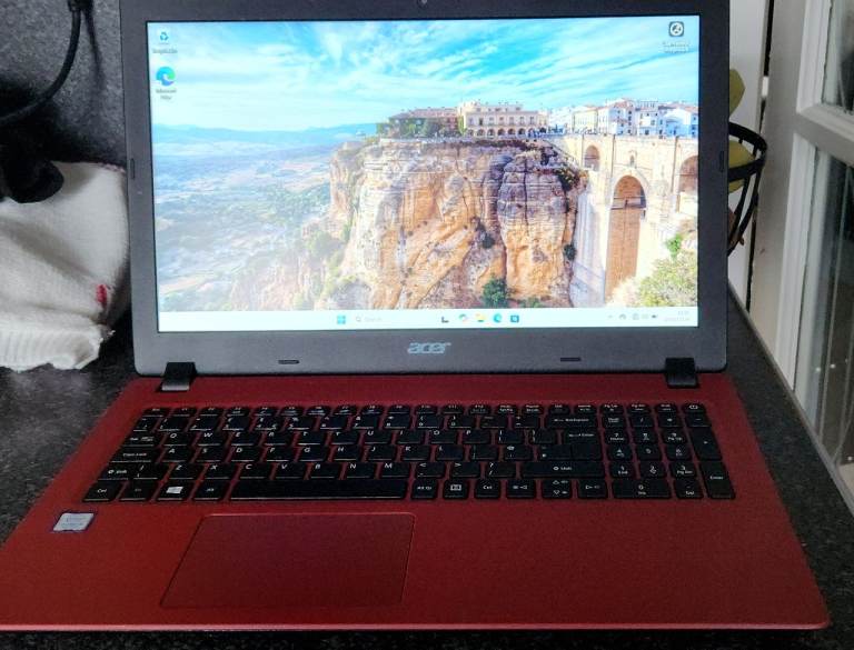 Acer aspire A315-51 laptop 12 gb ram m2 ssd256gb