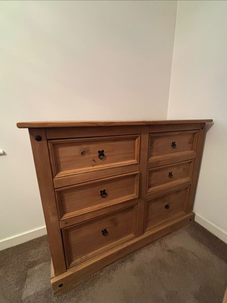Chest of drawers / 6 chest of drawers. 