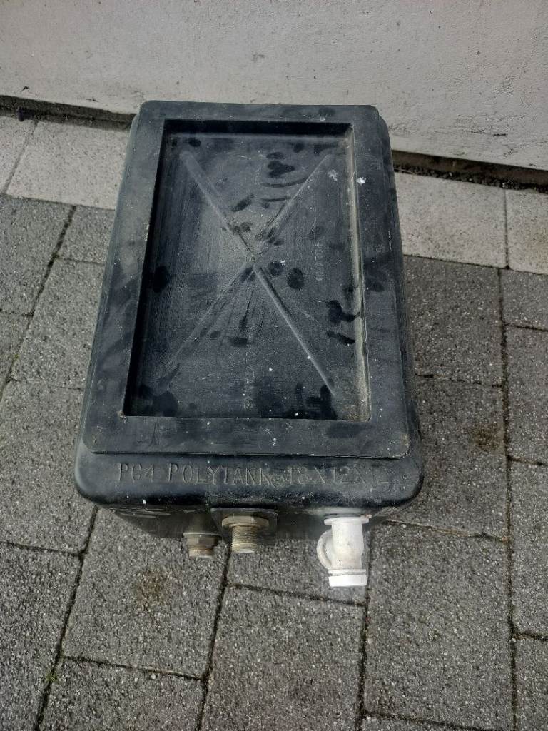 4 gallon Polytank with lid 