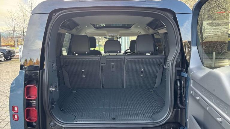 2023 Land Rover Defender 3.0 D250 X-Dynamic SE 110 5dr Auto SUV Diesel Automatic