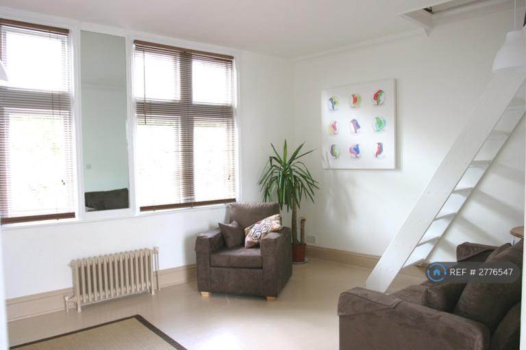 2 bedroom flat in Chiswick High Road, London, W4 (2 bed) (#2776547)