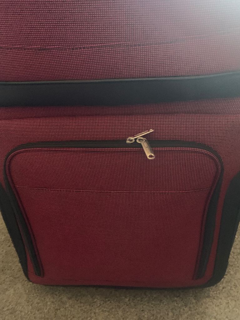 LARGE BLACK/BURGUNDY SUITCASE ON 2  WHEELS