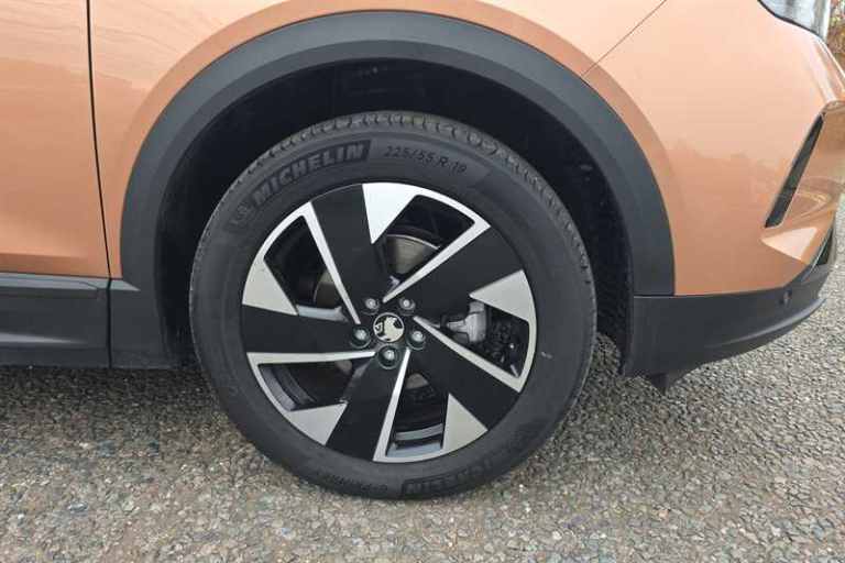 2025 Vauxhall Grandland 1.2 Hybrid [136] Ultimate 5dr e-DCT6 [Pan Roof] HATCHBACK PETROL Automatic