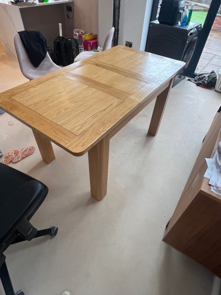 Oak dinning table
