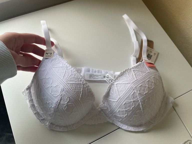 Brand new Etam Idole No.2 Push-Up Bra in beautiful white lace, 34C