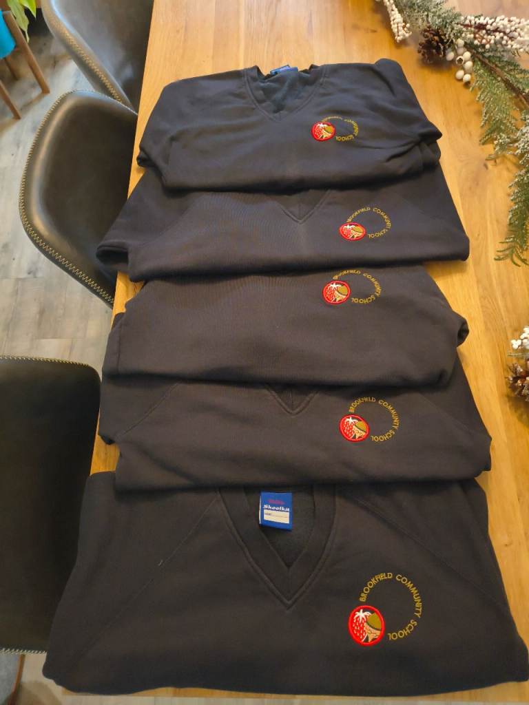 5 x Brookfield School uniform jumpers Navy & Red size 36 