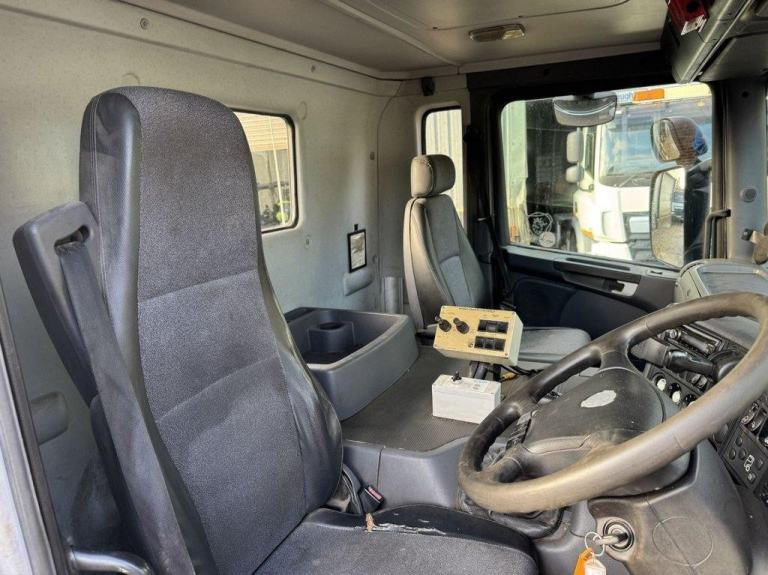 2009 SCANIA P380 8X4 HOOK LOADER