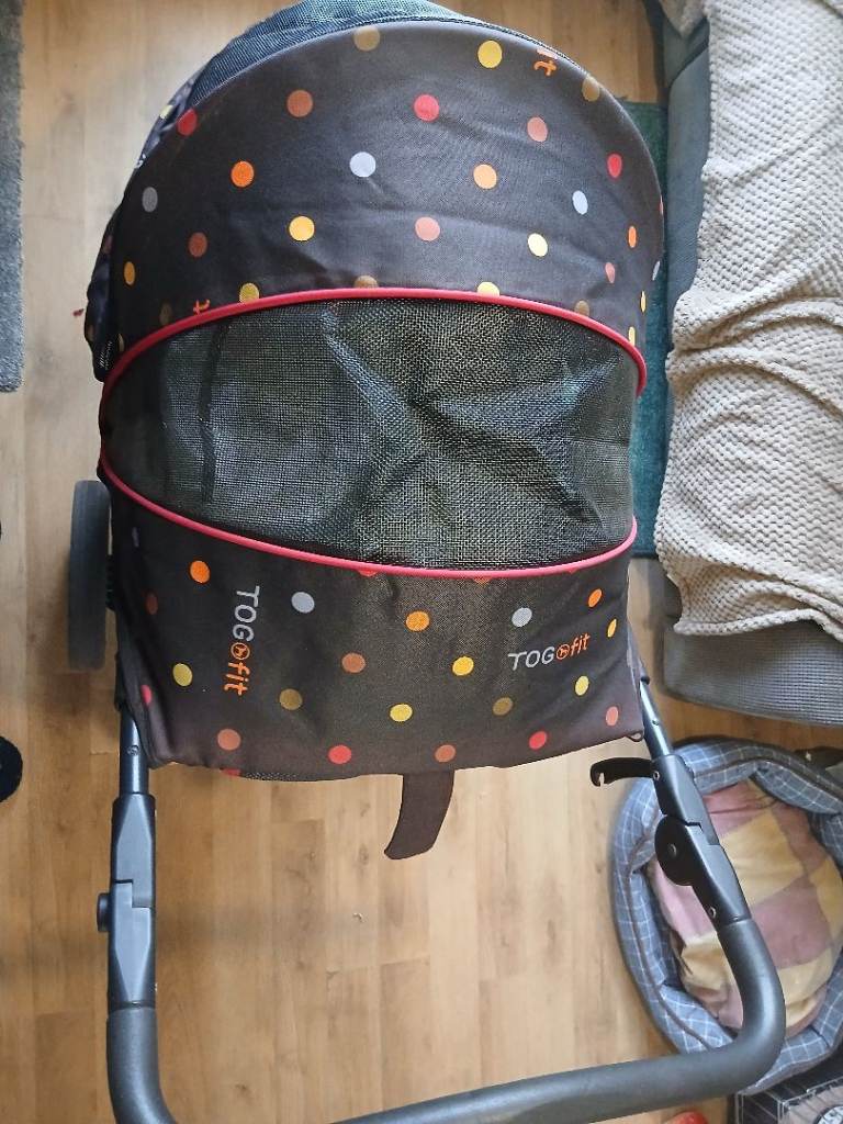 Dog stroller 