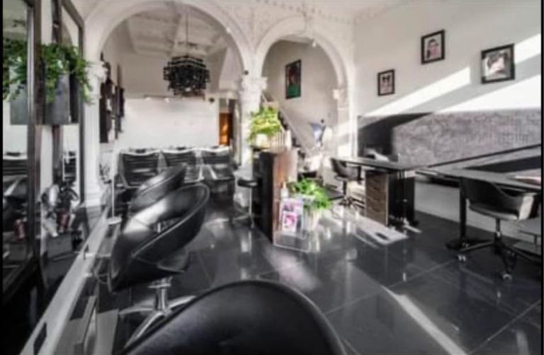 Hairdresser chair, Nail technician space and Beauty room FOR RENT