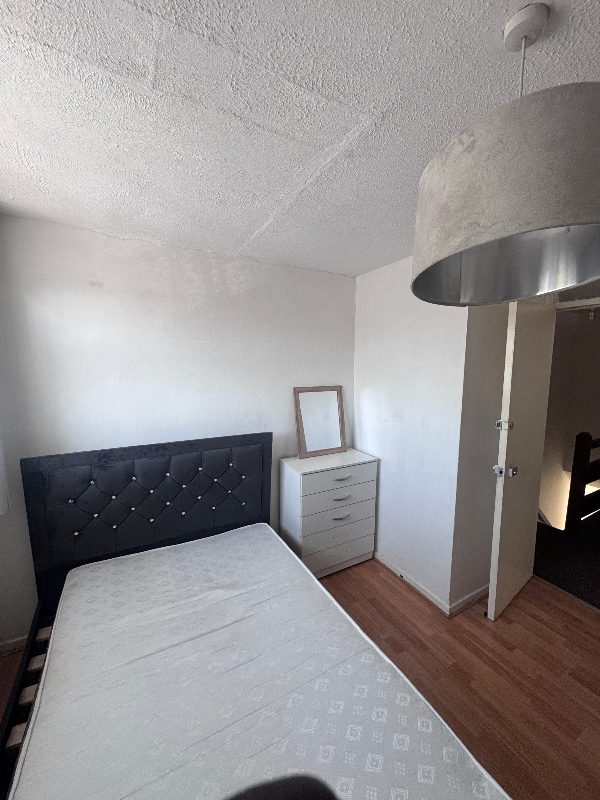 1 Double Room Available - UB5 