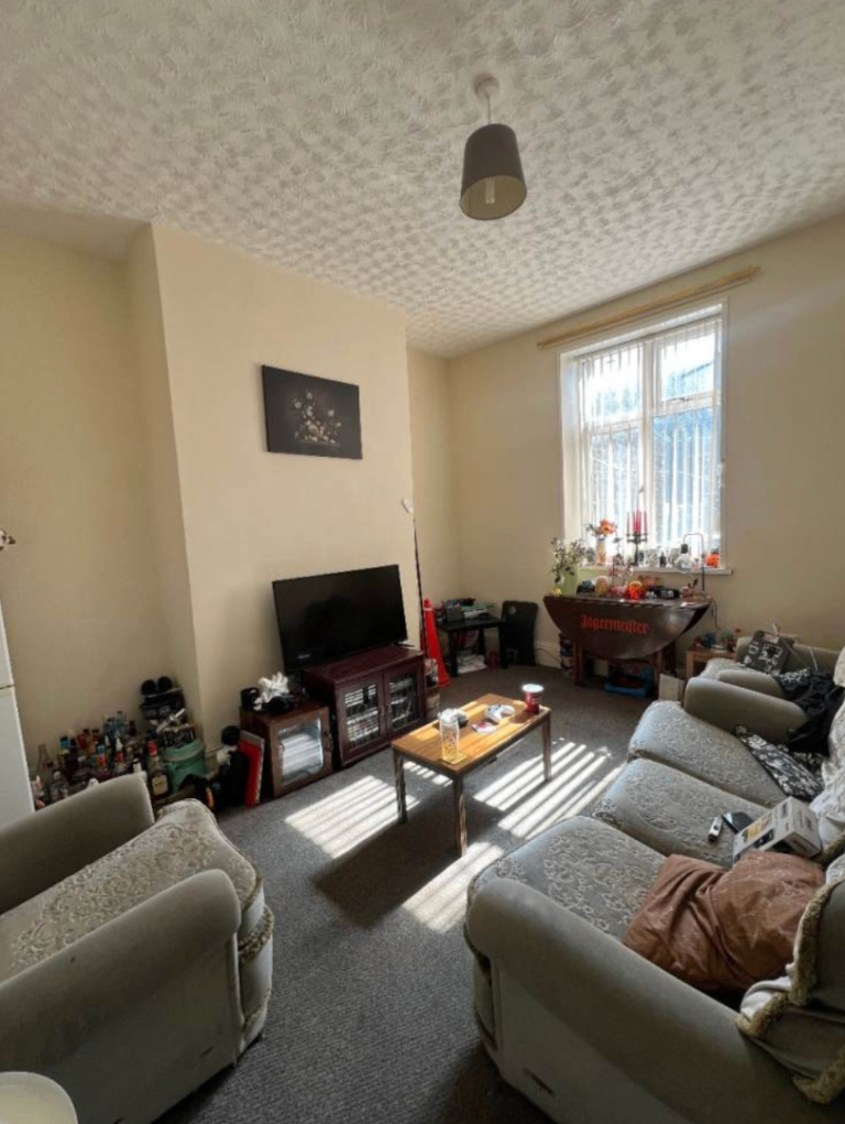 Room in a 5 Bedroom House | Shared House | Furnished | Bills Included | Grove Terrace, Bradford-BD7