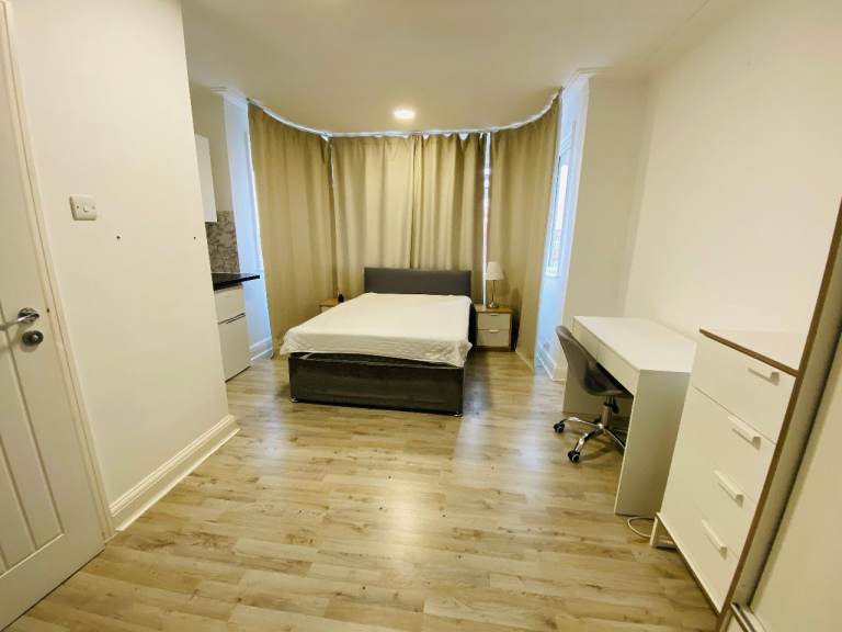 Spacious Double Ensuite Room in Wembley Park