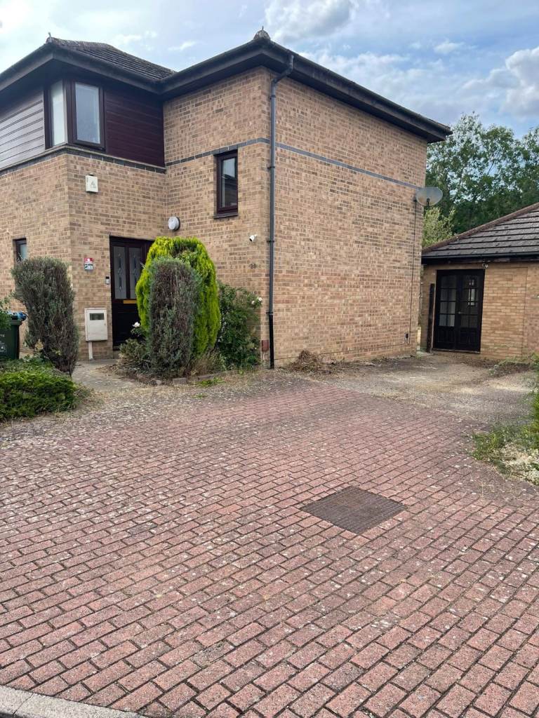 4 bedroom house for rent central location 