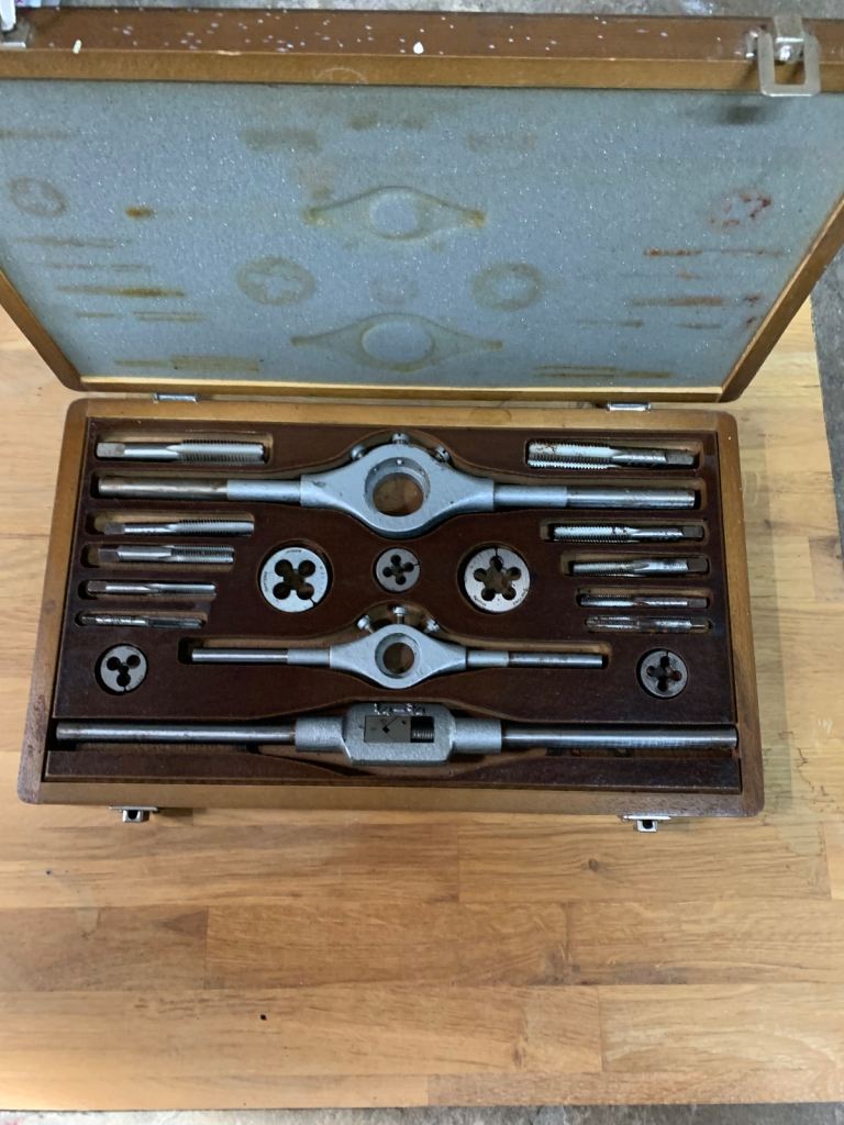 Metric tap & die set.