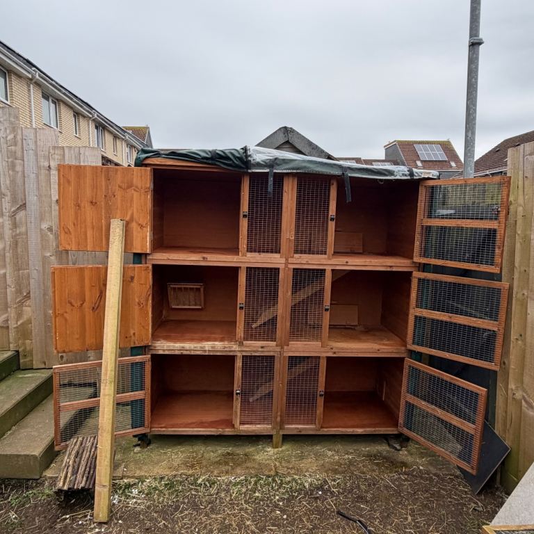 6ft Triple Rabbit Hutch