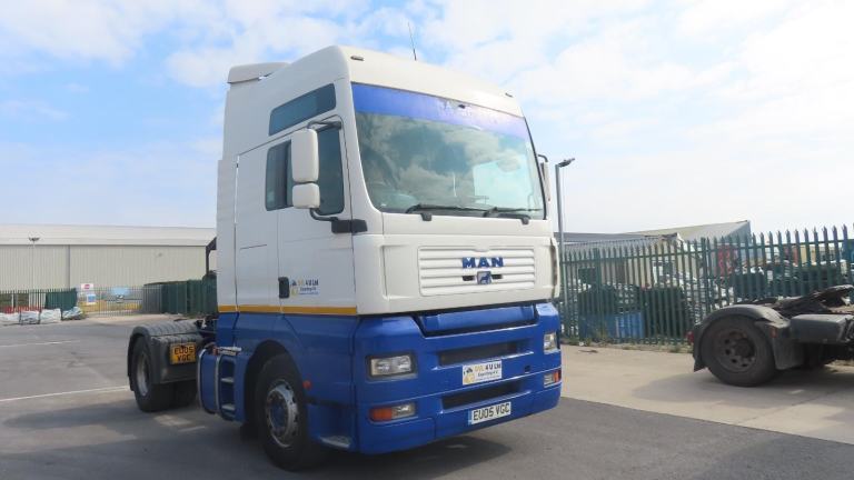 2005 MAN 26.430 MANUAL GEARBOX 4X2 FRIDGE TWIN SLEEPER EURO 3 MOT JAN 26