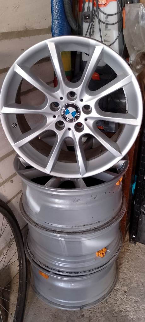 4 Genuine BMW V SPOKE ALLOY WHEELS R18
