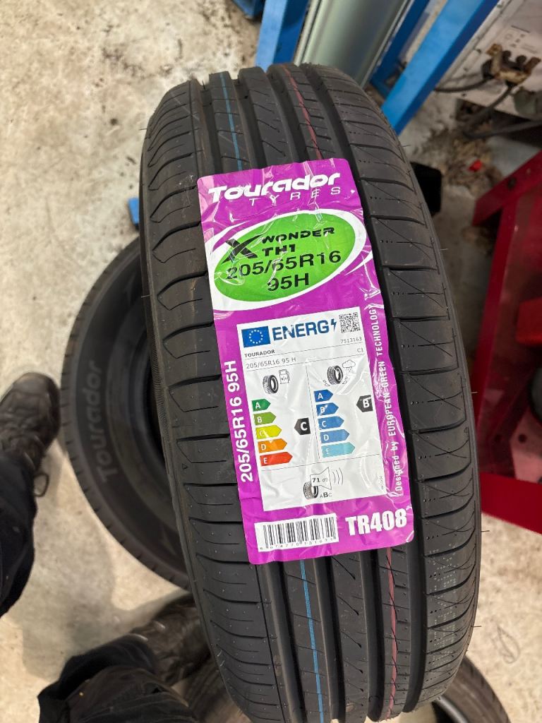 Tyres 205/64/16