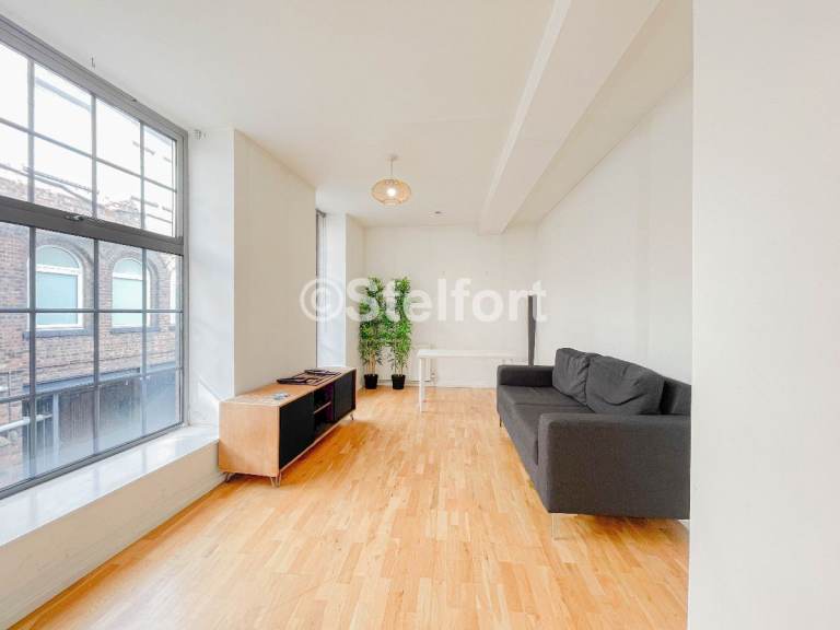 2 bedroom flat in Holloway Road, London N7